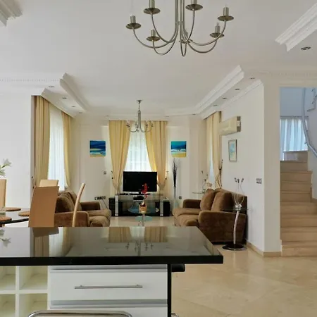 Villas Βίλα Μπέλεκ